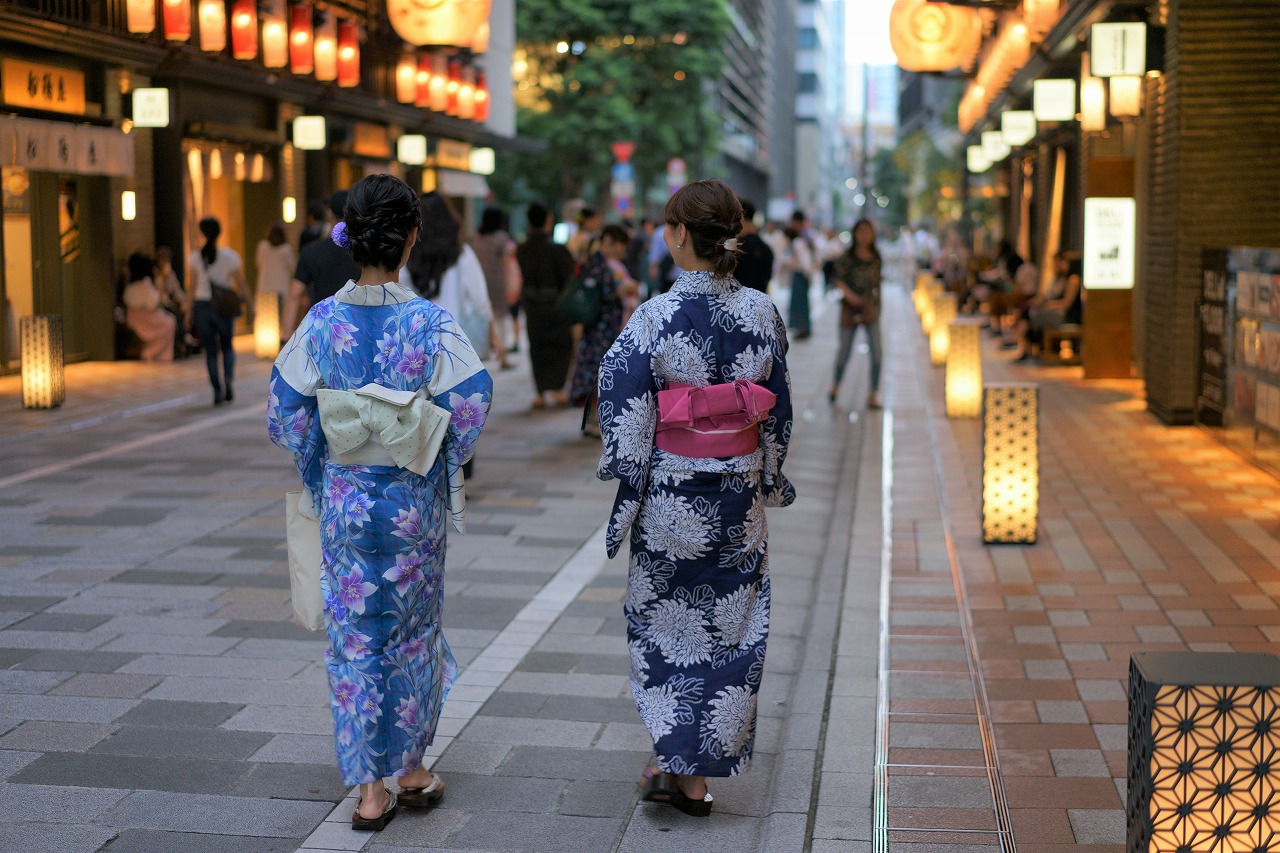 本橋室町の仲通り